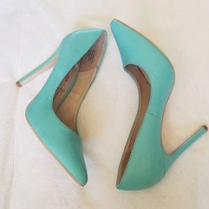 Size 6 Turquoise Pumps